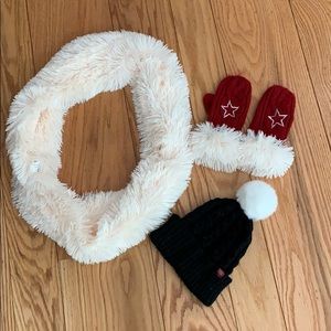 American Girl bundle (Hat, gloves and scarf)